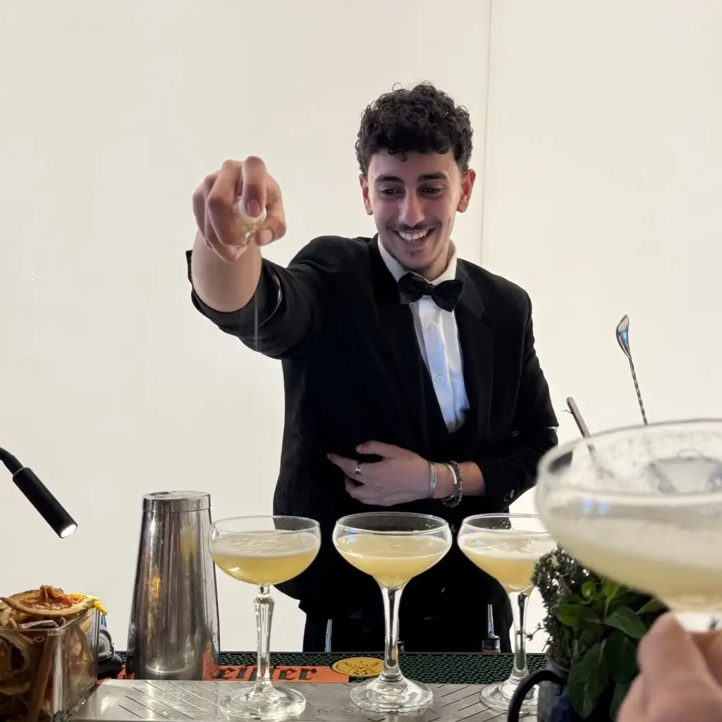 cocktail service photo